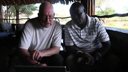 VOICED : Las Jirafas y su silenciosa amenaza de extincion News Clip