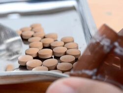 Counting tablets medicine Stock Footage