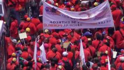 Maduro supporters march in support of new assembly Instructional Video