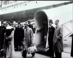 THE RUSSIANS FROM AUSTRALIA - News Clip