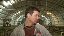 VOICED : Alimentacion forzada para lograr un manja News Clip