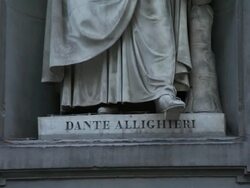 MS TD TU Statue of dante alighieri in palazzo degli uffizi / Firenze, Tuscany, Italy Stock Footage