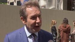 Pop artist Jeff Koons Unveils 45-Foot Sculpture  News Clip