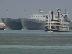 WS Steam boat crusises on mississippi river  / New Orleans, Louisiana, United States Stock Footage