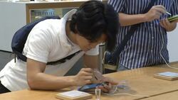 Samsung launches Galaxy Note 2 News Clip