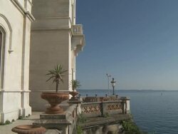  MS Shot of Miramare castle / Trieste, Friuli venezia Giulia, Italie Stock Footage