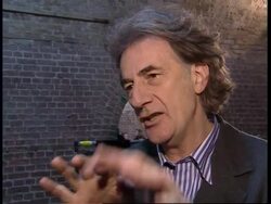 Show of contradictions from Paul Smith Women News Clip