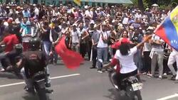 CLEAN : Clashes in Caracas during massive protests News Clip