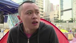 VOICED : Policia desmantela campamentos de Hong Kong News Clip