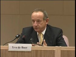 Presser by UN climate chief at conference on climate change News Clip