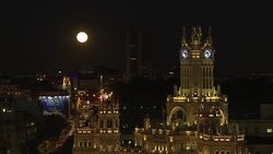CLEAN : Supermoon rises over Madrid News Clip