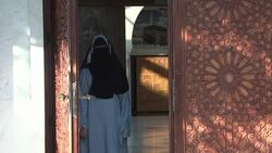 VOICED : Canton veta velo islamico News Clip