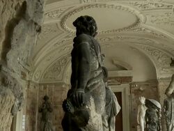 MS PAN Shot of Statues in Palais im grossen Garten / Dresden, Saxony, Germany Stock Footage