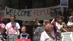 CLEAN : Siege fears as Australia asylum-seeker camp in PNG closes News Clip