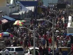 Tourists in Santa Monica enjoying the sun News Clip