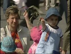 Pilgrims in St. Peter's Square comment on Pope's appearance Instructional Video