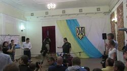 CLEAN : Poroshenko pays solidarity visit to flashpoint Ukraine town News Clip