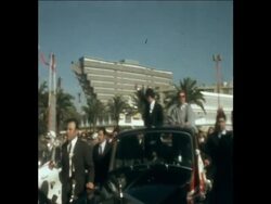 SYND 16-12-72 GADDAFI AND BOURGUIBA GO FOR A PRAYER News Clip