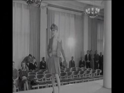 SYND 26-5-72 PAT NIXON AT THE BOLSHOI BALLET AND FASHION SHOW News Clip