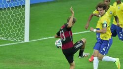 VOICED : El Mundial en fotos: dia 27 News Clip