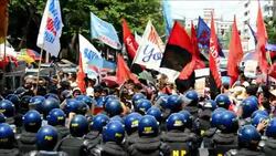 CLEAN : Anti US protest in Manila as Obamas visit ends News Clip