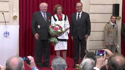 CLEAN : Hollande awards Legion of Honor to Nazi hunters News Clip