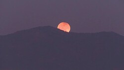 CLEAN : Supermoon stuns stargazers in Turkey News Clip