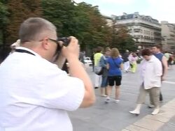 VOICED: Americans once again say: Paris, je t'aime News Clip