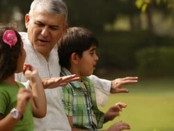 Senior man telling story to his grandchildren  Stock Footage