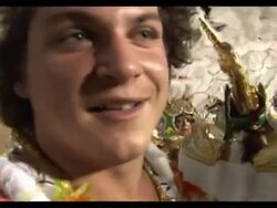 VOICED: Extranjeros y desfilando en Rio News Clip