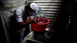 CLEAN : Healthy Ministry workers fight mosquitoes in Guatemala City News Clip