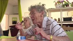 VOICED : Revivir el pasado comunista como terapia en asilo News Clip