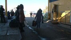 CLEAN : Ukrainians cross border amid fighting ahead of ceasefire News Clip