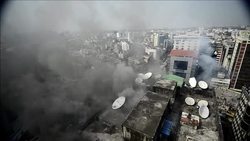 CLEAN : Fire rips through 10 storey building in Bangladesh capital News Clip