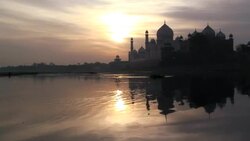 The River Yamuna reflects the Taj Mahal during the golden hour in Agra, India. Stock Footage