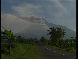 Latest pictures of volcanic eruptions on Mount Merapi News Clip