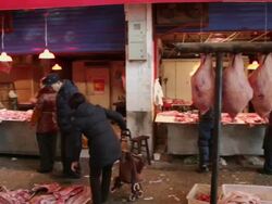 WS PAN Butchers shop in food market / xi'an, shaanxi, china Stock Footage