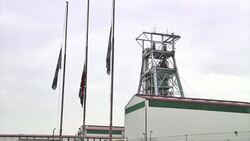 Sudafrica: Minera informa que encontro cadaveres de 8 trabajadores tras incendio subterraneo Instructional Video