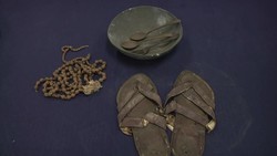 Sandals, shawl and letters belonging to late Indian leader up for auction News Clip