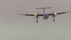 Planes at Manchester Airport landing in strong winds during Storm Doris News Clip