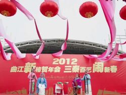 MS TD Chinese folk artists performing traditional opera at temple fair to celebrate chinese spring festival  AUDIO  / xi'an, shaanxi, china Stock Footage