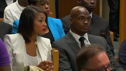 Minnesota Vikings running back Adrian Peterson was in a Texas courtroom for the first time since being indicted last month on a felony child abuse charge. (Oct. 8) News Clip