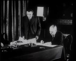 SOVIET AND POLES SIGN AGREEMENT - News Clip