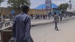 Police fire live bullets at anti al-Shabab protest News Clip