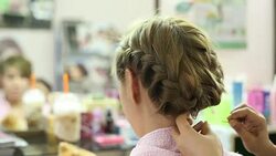 women braid hairstyle in beauty salon Stock Footage