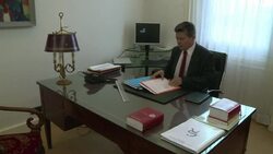 CLEAN: French 'ministers court' under the spotlight News Clip