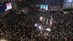A huge crowd follows the procession of litters during a Diwali celebration. Stock Footage