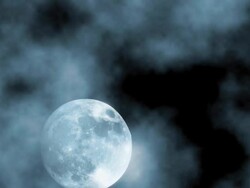 Moon through clouds Stock Footage