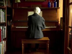 Slow push in on woman playing piano. Stock Footage