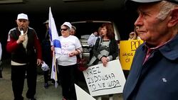 CLEAN : Holocaust survivors in Israel protest Polish bill News Clip